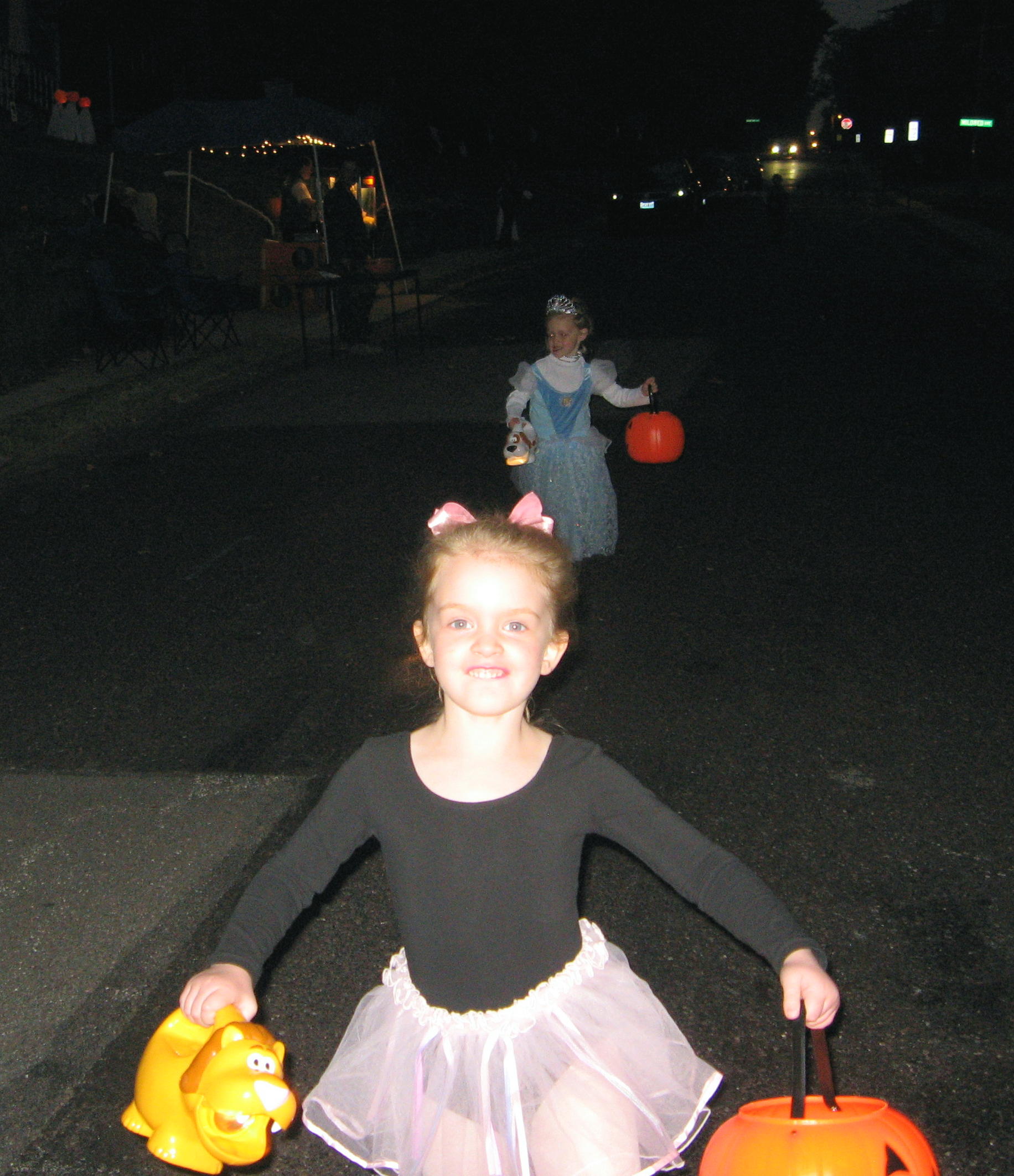 2007_10_31 Jane and Cate trick or treating on closed street.jpg